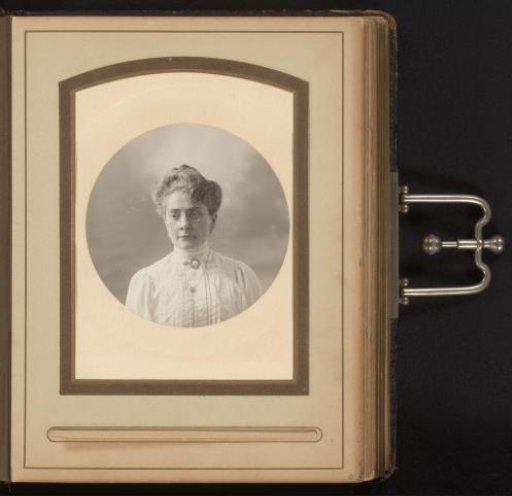 Portrait of a woman with spectacles