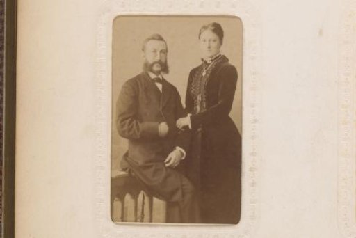 Portrait of a standing woman and a man leaning on a balustrade