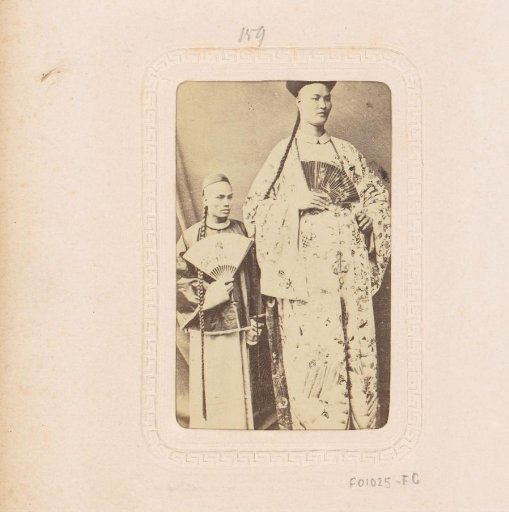 Portrait of a Chinese giant and a small Chinese man