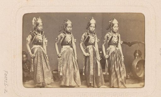 Four Indonesian dancers with three musicians