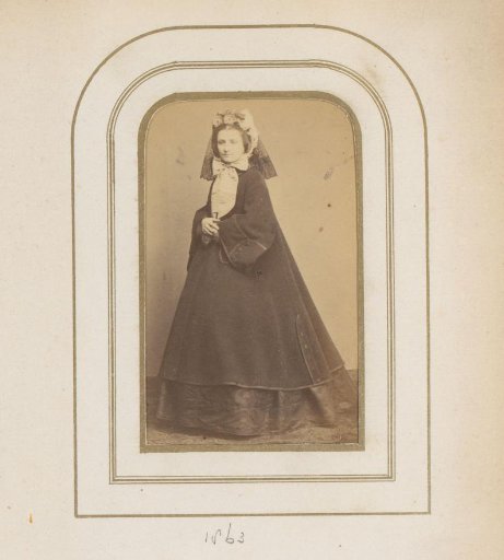 Portrait of a woman with a cap and bow