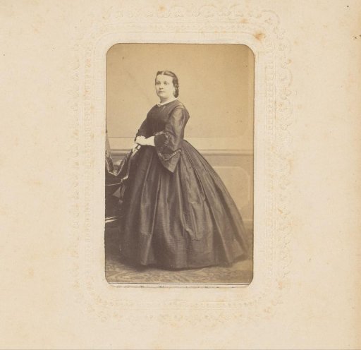 Portrait of a standing woman