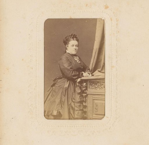 Portrait of a standing woman