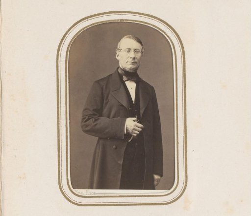 Portrait of a standing man with spectacles