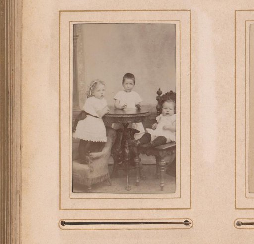 Group portrait with three children, designated as Eva, Koosje and Willem Terlet