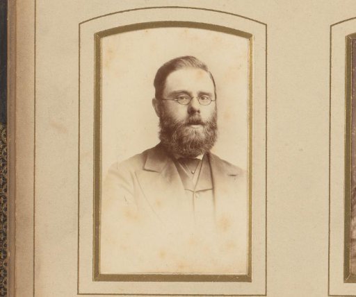 Portrait of a man with spectacles and a beard