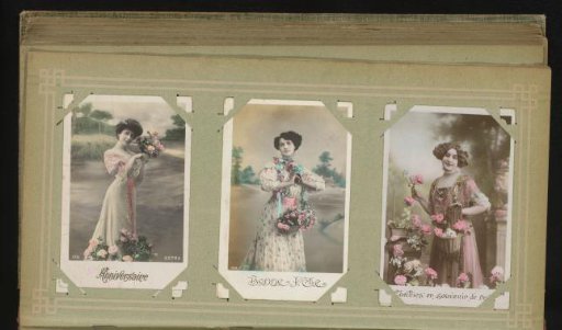 Drie portretten van vrouwen met bloemen
