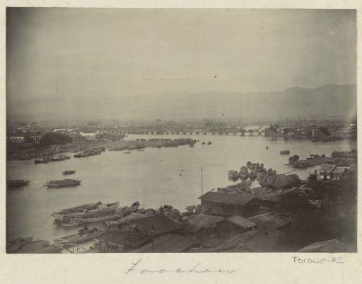 Fuzhou: view over the city, the bridge, and the river