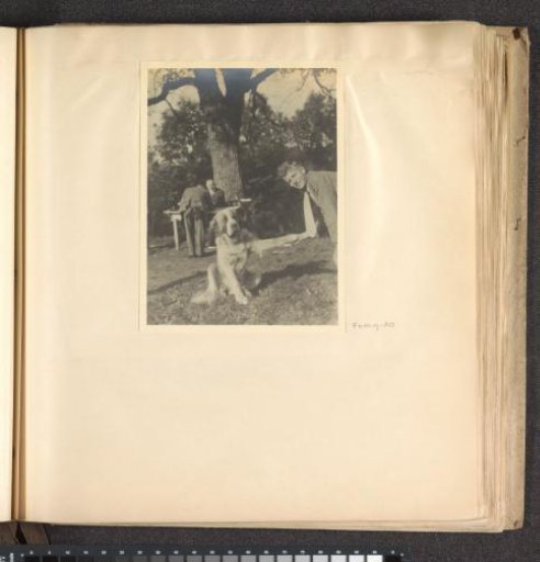Pupil of Schule Schloss Salem with a dog