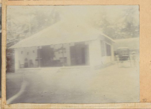 House with a carriage beside it in the Dutch East Indies