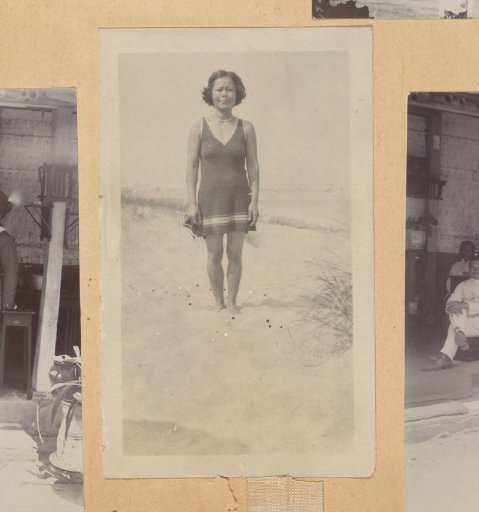 Portrait of a woman of the Van Ede family in bathing attire, probably in Yogyakarta