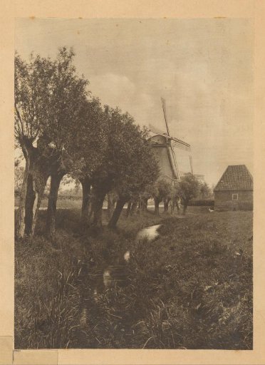 Landscape near Weesp with views of the windmills De Vriendschap and De Eendracht
