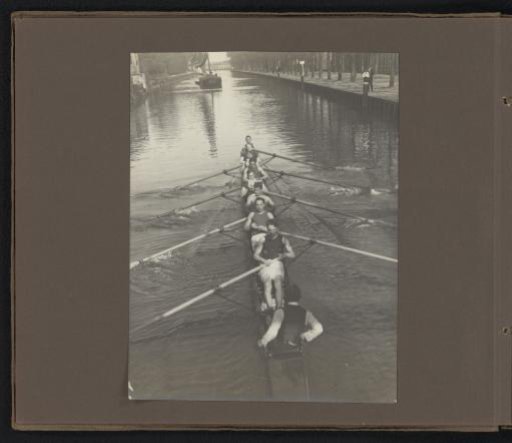 Rowing crew of Laga, eight with coxswain at Delft