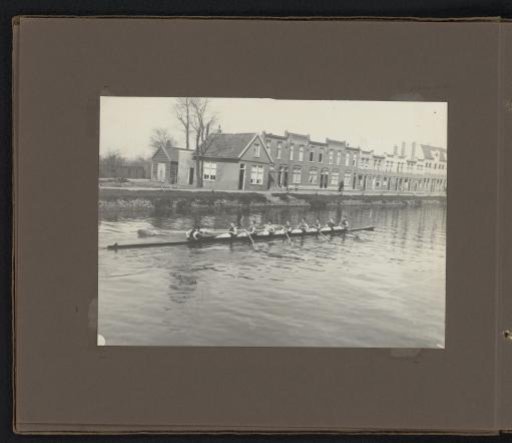 Rowing crew Jonge Acht in action at Delft