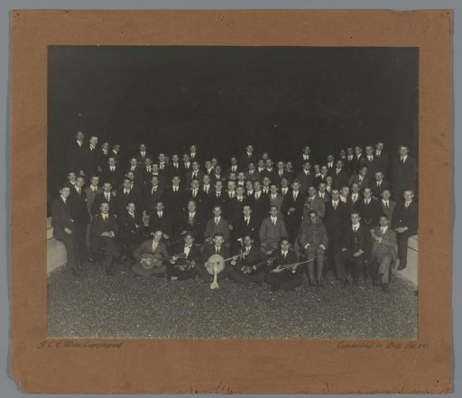 Group portrait, possibly of first-year students of the Delft Student Corps