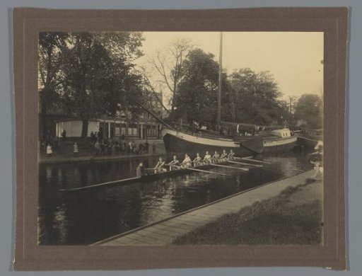 Rowing crew with Nappie Guldenaar as coxswain