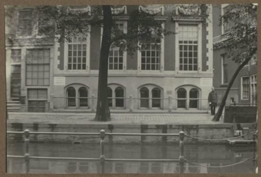 Facade of the Main Police Office at Oudezijds Achterburgwal 185 in Amsterdam, with the entrance to the Spinhuissteeg on the right