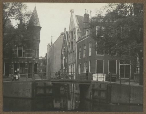 Beulingsluis and the Beulingsloot in Amsterdam, viewed from the Herengracht