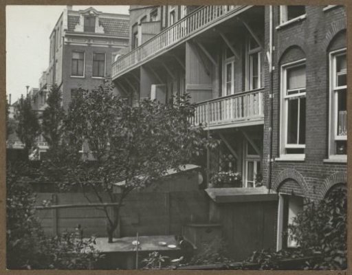 Garden and rear facade of Eerste Helmersstraat 110 in Amsterdam