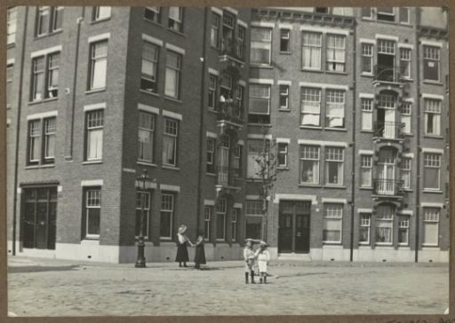 Row of houses on the Pretoriusplein in Amsterdam with children in the street