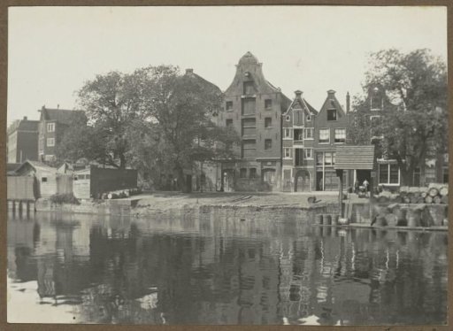 View of the warehouses at the Nieuwe Teertuinen in Amsterdam