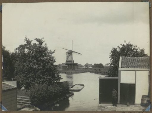View from the lock of Nieuwendam, looking out over the Kleine Die and in the background the sawmill 'De Hoop'.
