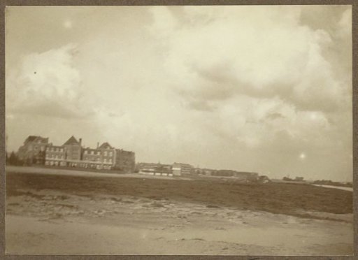 Bare plain and cloudy sky with the Central Jewish Hospital on the Jacob Obrechtstraat in Amsterdam on the horizon