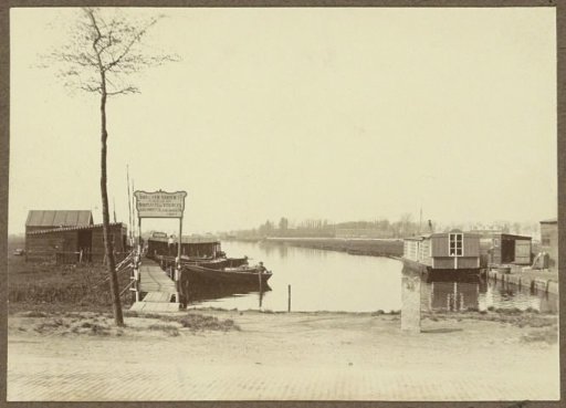 Harbor on the Amstelveenseweg with a boat rental facility on the left