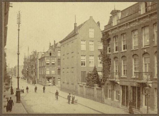 Eerste Helmersstraat in Amsterdam at the level of the intersection with the Tweede Constantijn Huygensstraat, viewed towards the north