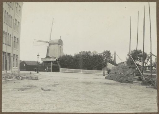 Sawmill De Otter of the firm G.T. van de Bijl behind the Hugo de Grootstraat in Amsterdam