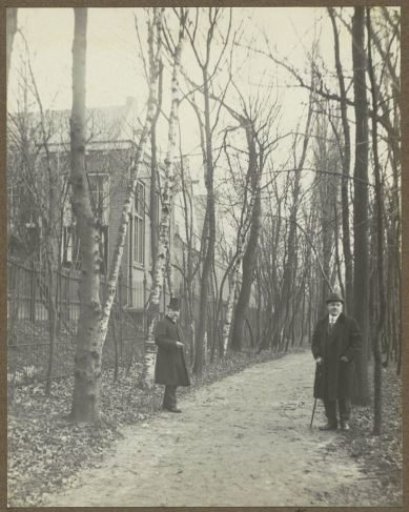 Two men with hats in the Amsterdam Vondelpark
