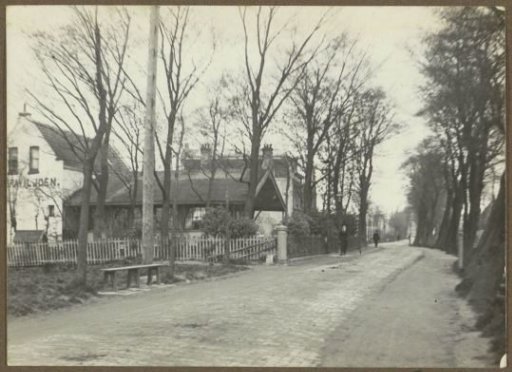 Café with inscription 'Paviljoen' on the Amstelveenseweg