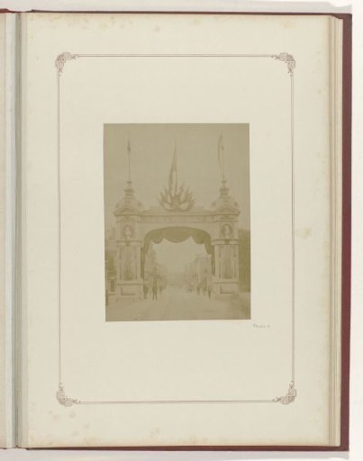 Arch of Honour on the Kruisweg near the Parklaan in Haarlem