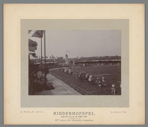 Parade in the arena during the Ridderhofspelen on 24 and 26 June 1896 in Utrecht