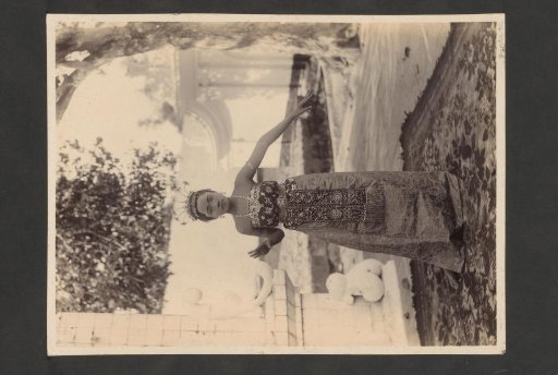 Dancer outside on a mat in the Dutch East Indies