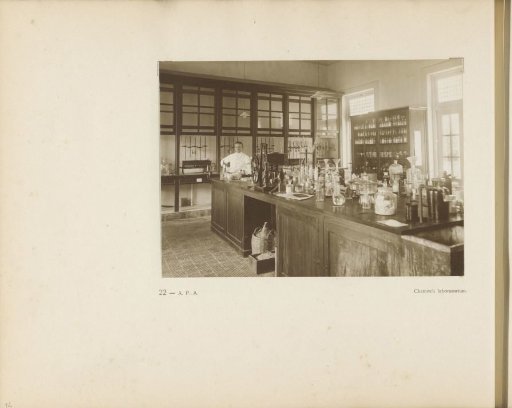 Page 22 of the photo album of the Algemeene Vereeniging van Rubberplanters ter Oostkust van Sumatra (A.V.R.O.S.)