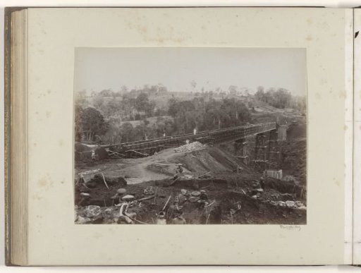 Construction of a railway bridge in the Dutch East Indies, possibly on the Djoeja-Magelang route