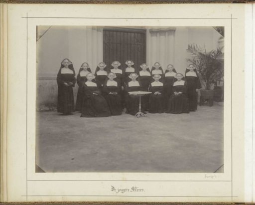 Group portrait of young Ursuline sisters, probably in Weltevreden