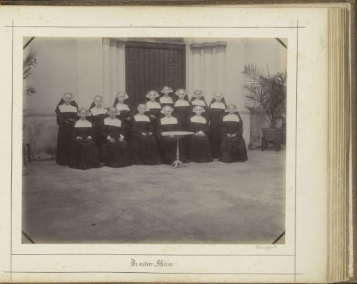 Group portrait of older Ursuline sisters, probably in Weltevreden