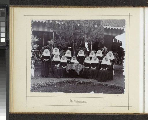 Group portrait of the Ursuline lay sisters, probably in Weltevreden