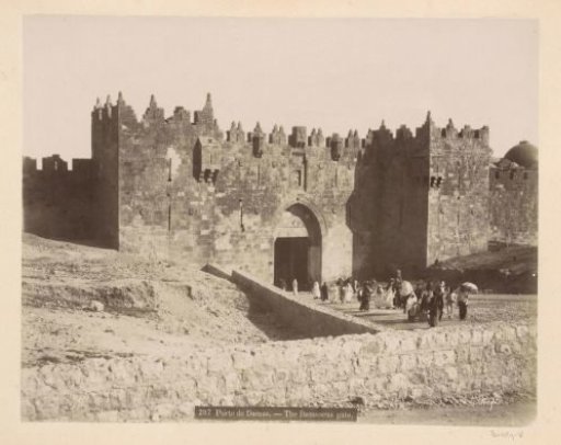 Public before the Damascus Gate in Jerusalem