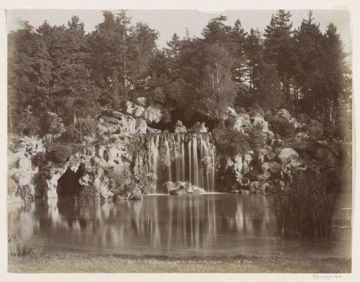 Waterfall in the Bois de Boulogne in Paris