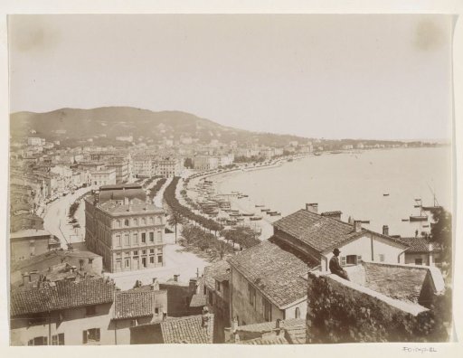 View of a bay in Southern France, possibly Nice or Marseille