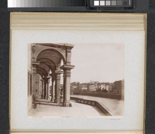 View of the Arno in Florence with the Uffizi on the left and the Lungarno Torrigiani on the right