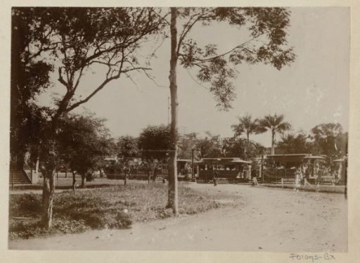 Waiting tram at stop Hotel des Indes in Batavia