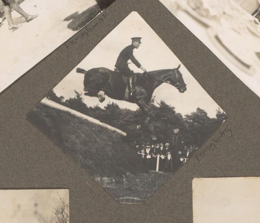 Equestrian scene at the Royal Gamekeeper's Lodge Het Loo: company in a garden at a set table