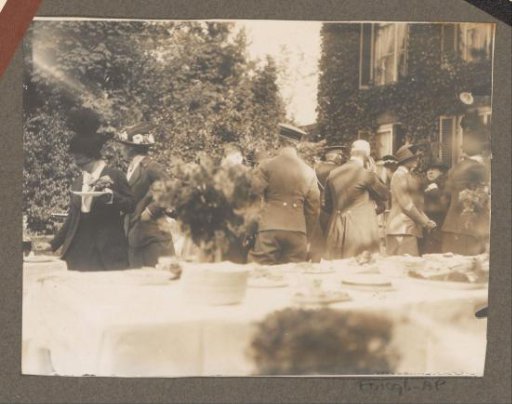 Equestrian scene at the Royal Gamekeeper's Lodge Het Loo: company in a garden at a set table