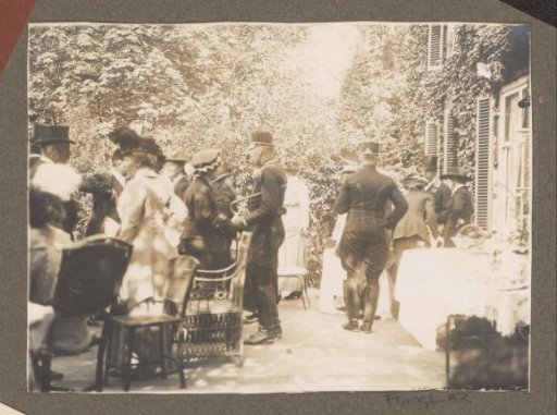 Equestrian scene at the Royal Gamekeeper's Lodge Het Loo: company at set tables in a garden