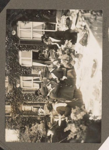 Equestrian scene at the Royal Game Preserve Het Loo: group in a garden at a set table