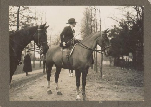 Equestrian scene at the Royal Game Preserve Het Loo: woman riding side-saddle